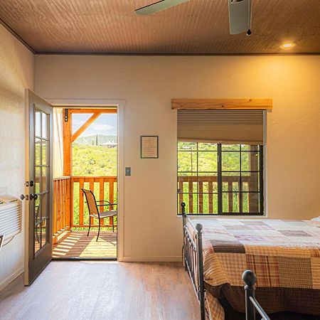 -Pet Friendly- Miners Cabin #5 -Two Double Beds - Private Balcony Тумбстоун Екстериор снимка