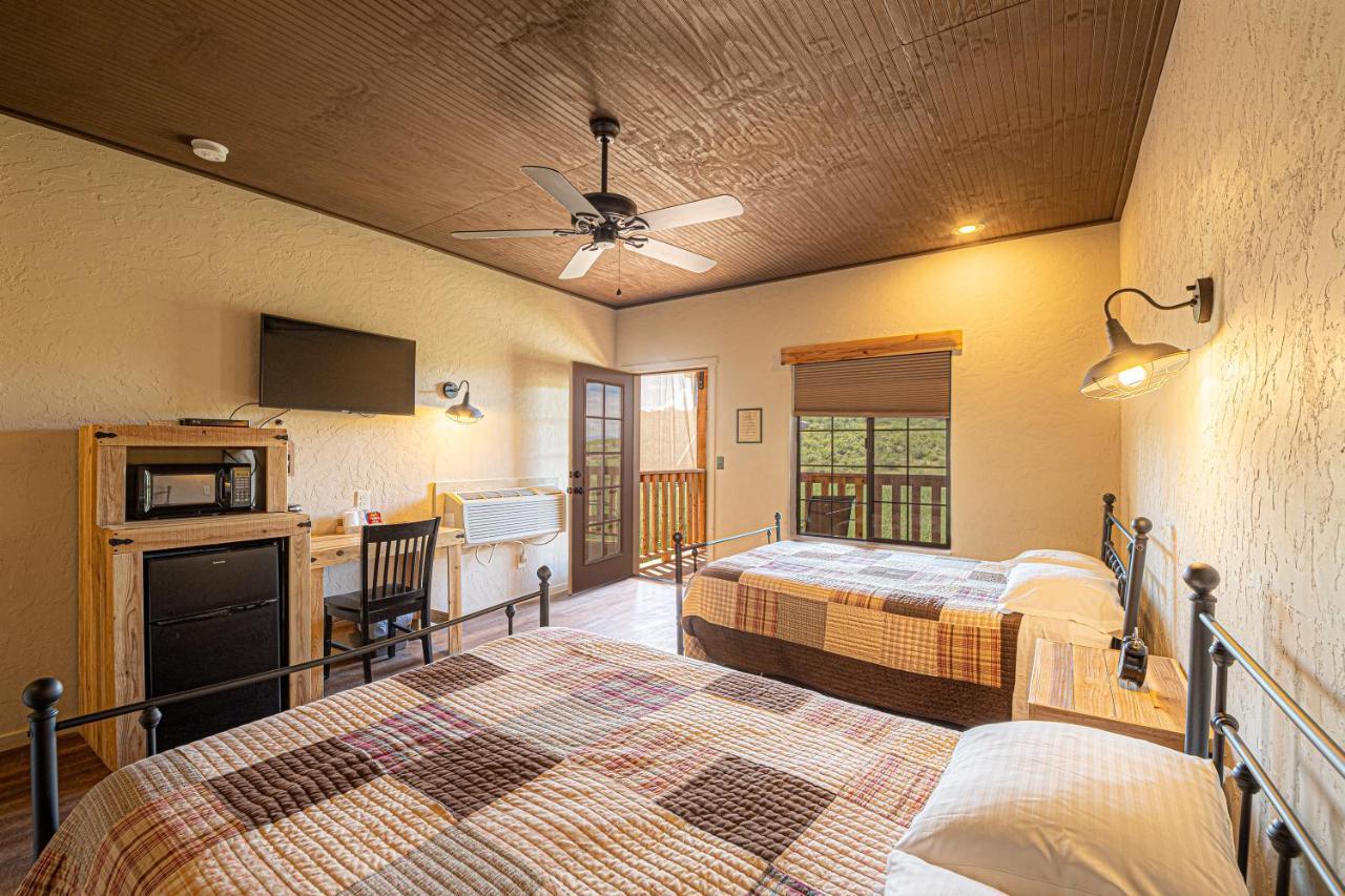 -Pet Friendly- Miners Cabin #5 -Two Double Beds - Private Balcony Тумбстоун Екстериор снимка